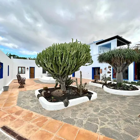 Apartment Junior /bb, Wifi, Piscina Y Terraza Con Vista En Yaiza
