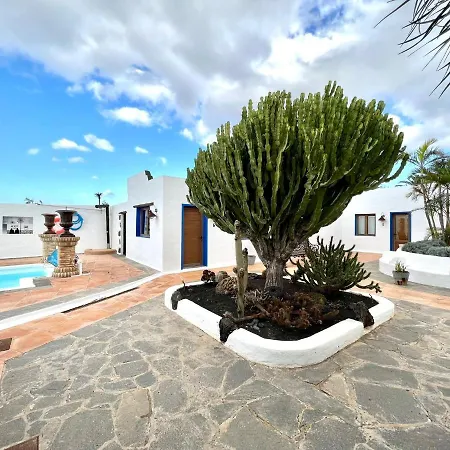 Junior /bb, Wifi, Piscina Y Terraza Con Vista En Yaiza